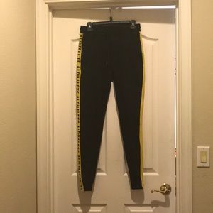 Alphalete- Statement Jogger - Black/Yellow -
